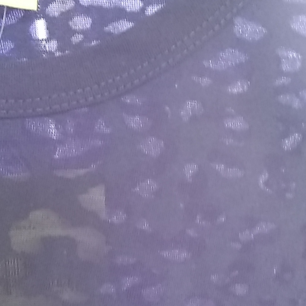 GUESS Tee - Picture 4 of 4